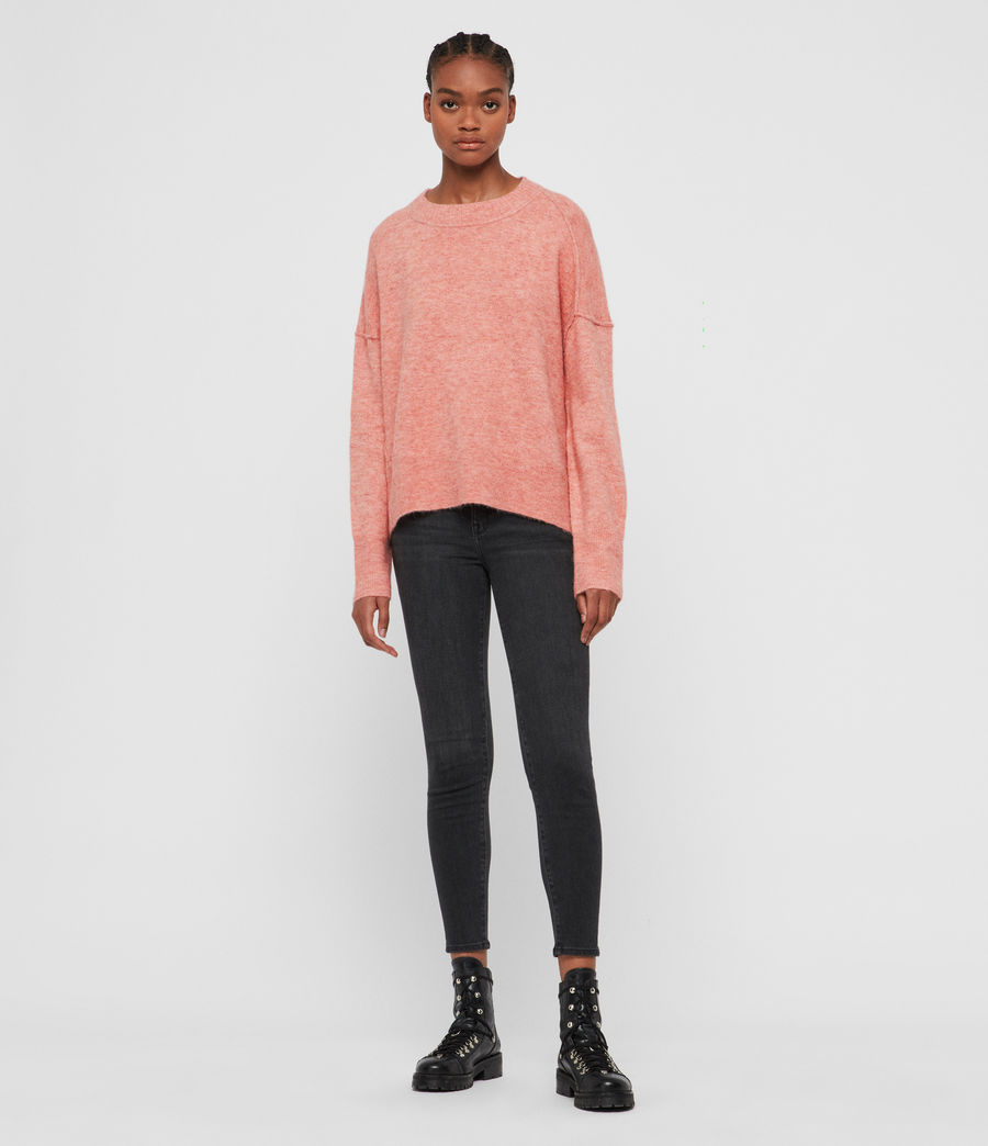 thandi mein pahnane wala sweater