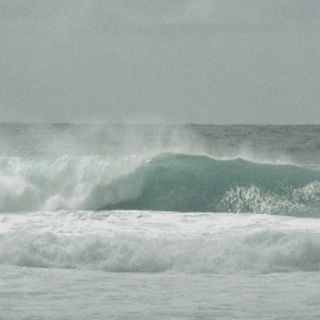 Image of the waves in Hawaii