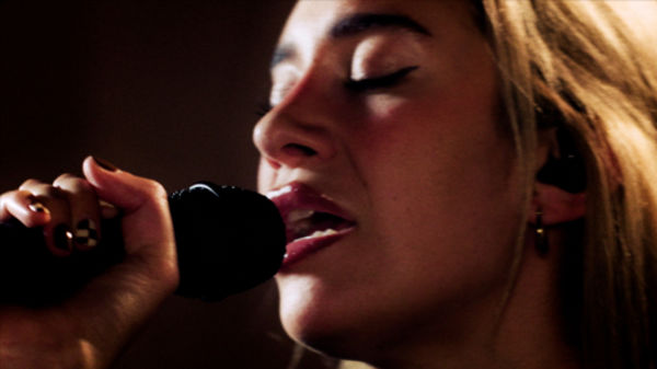 Close up shot of Julia Wolf singing.
