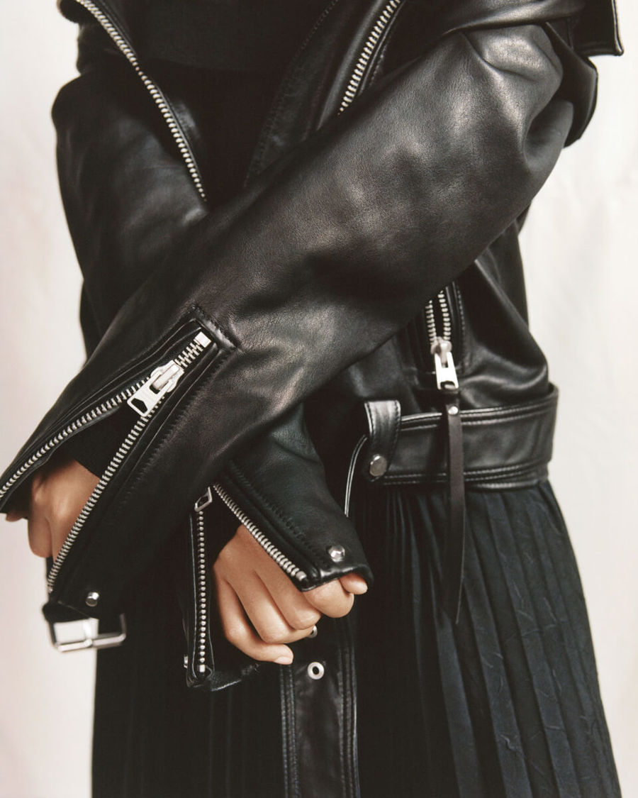 Shop unsere Damen Lederjacken.