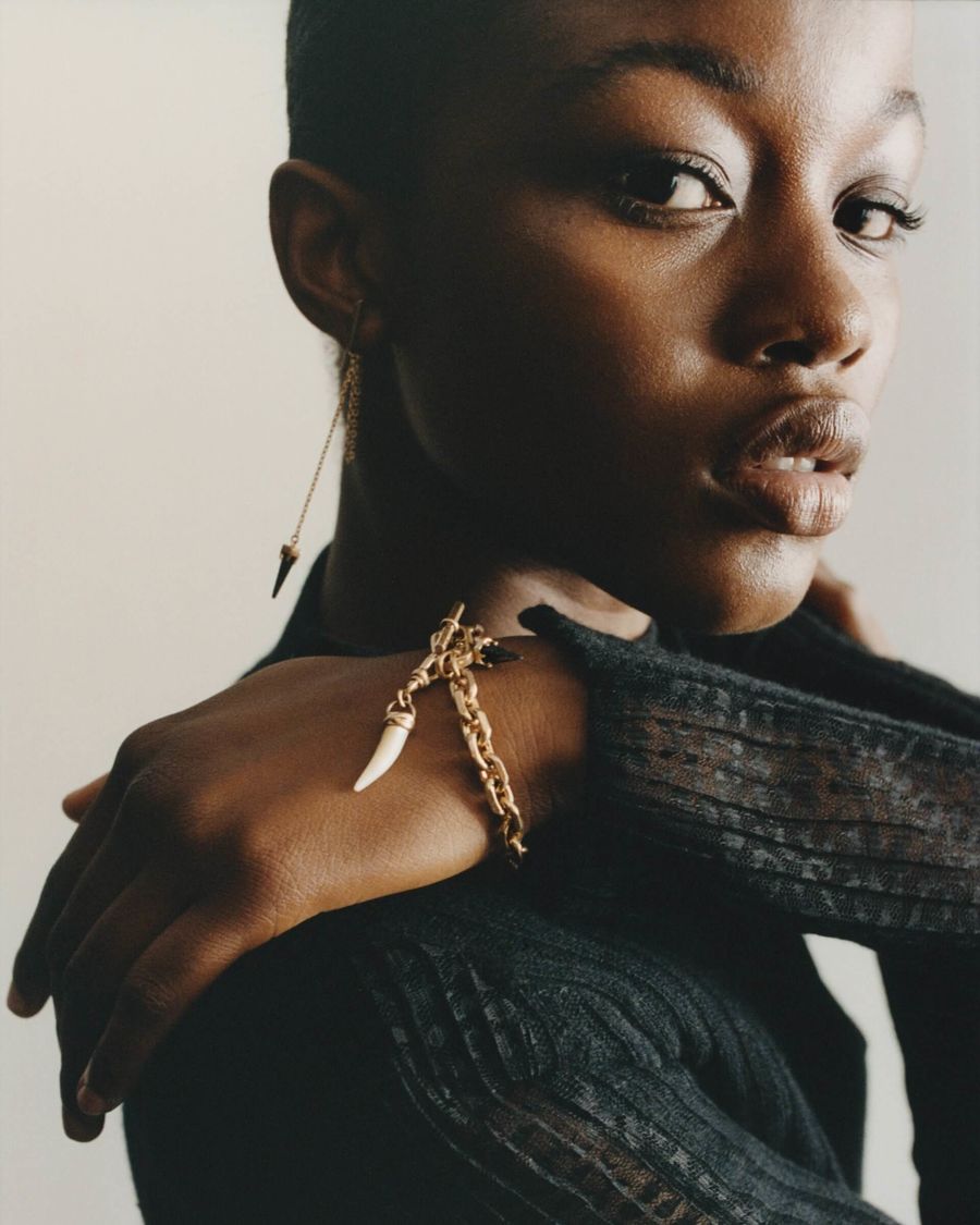 Discover our women's jewellery collection.